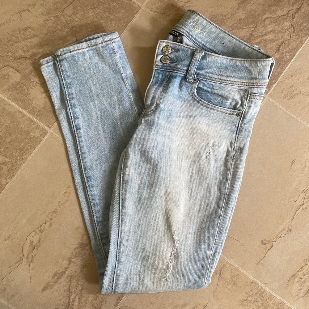 American Eagle Light Wash Skinny Jeans